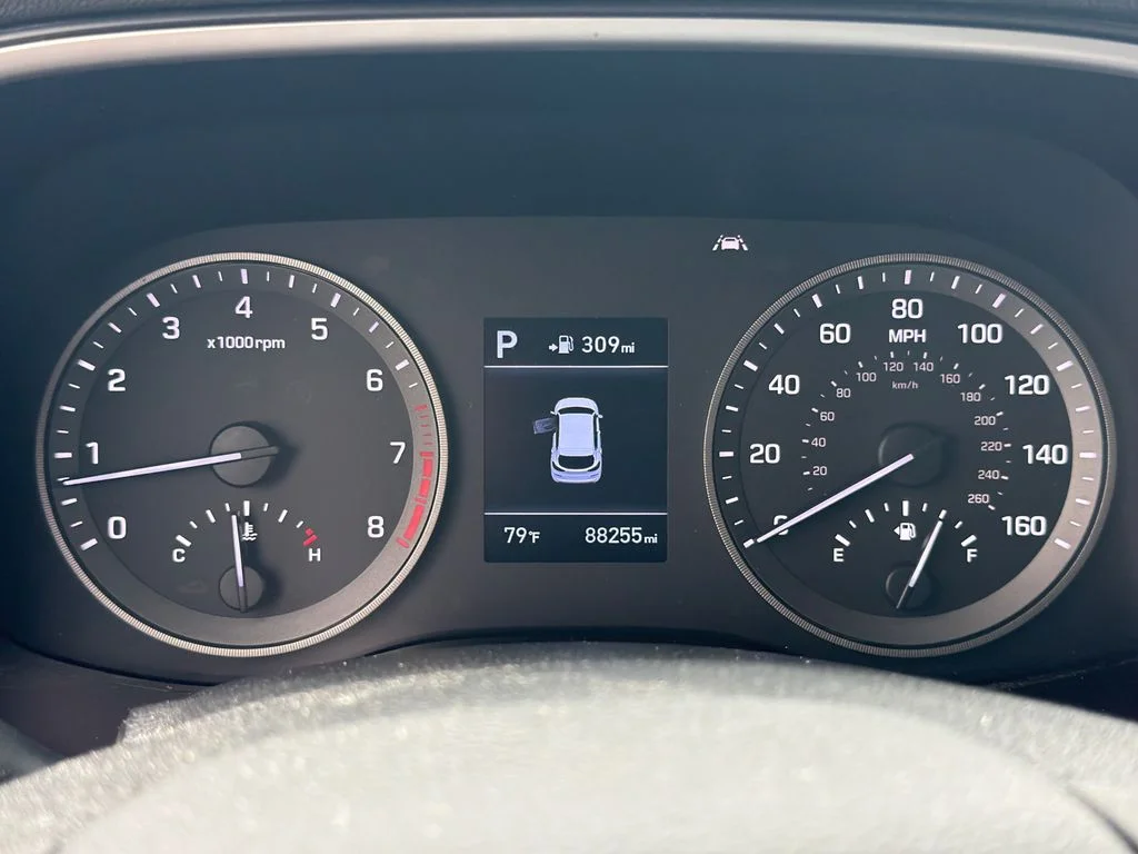 Used 2019 Silver Hyundai SE image 26