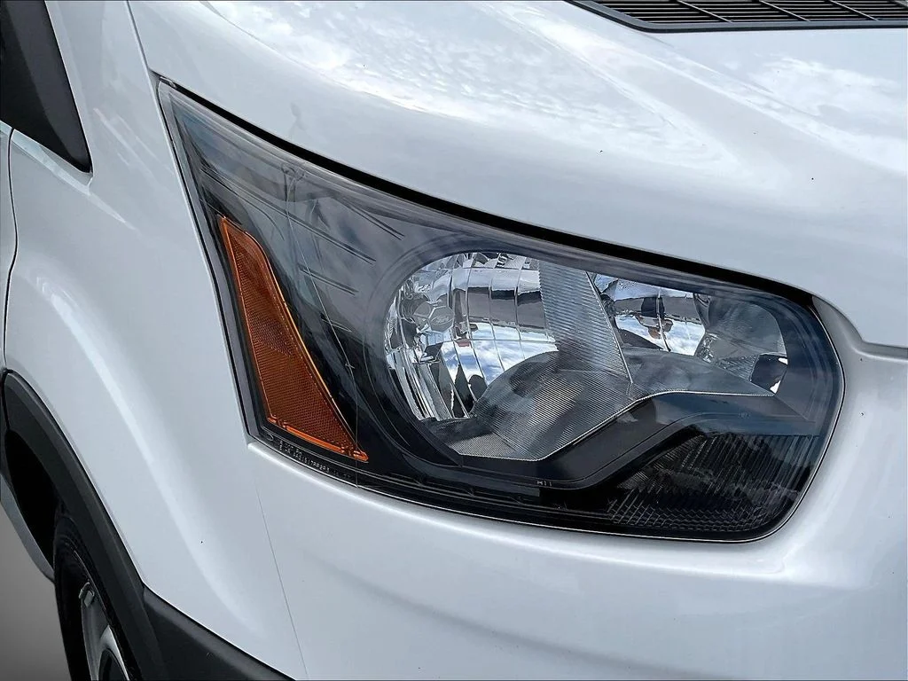 New 2025 Oxford White Ford Passenger Van XL image 33