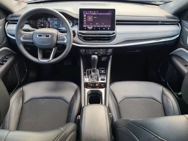 Used 2024 Silver Jeep Latitude image 13