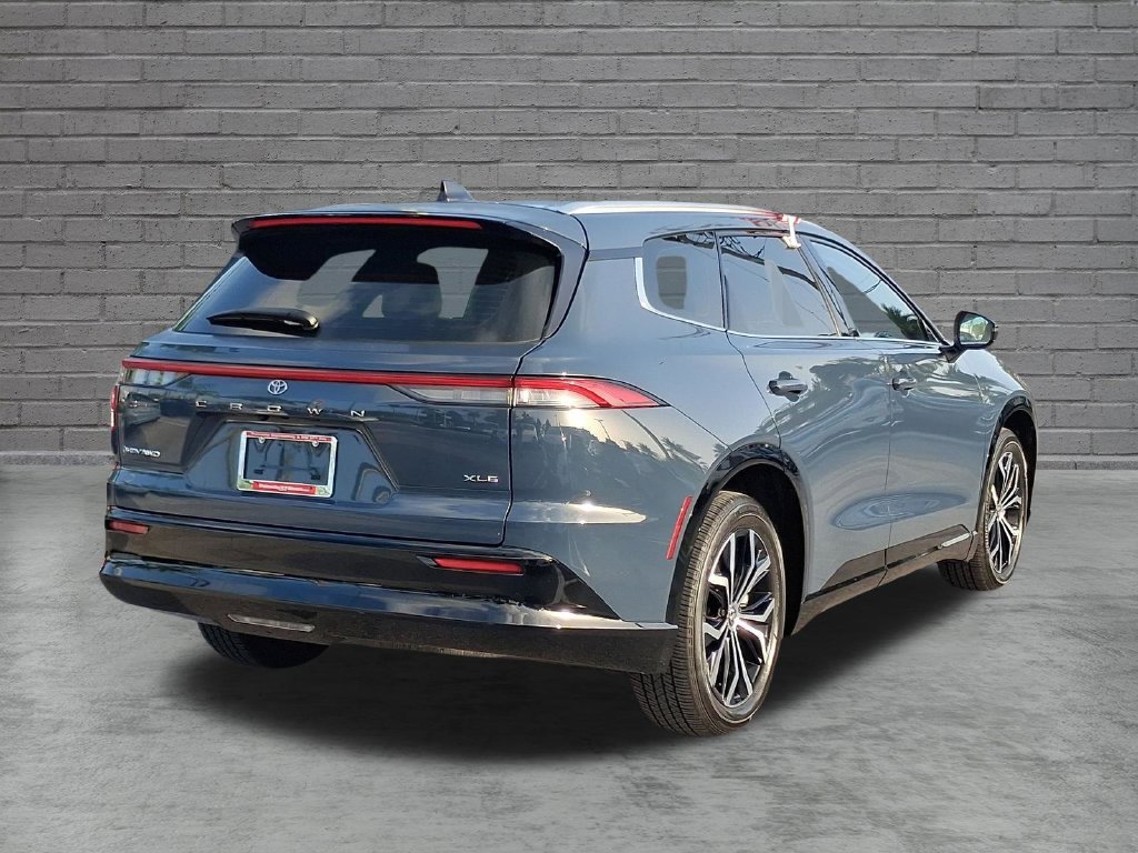 Used 2025 White Toyota XLE image 9