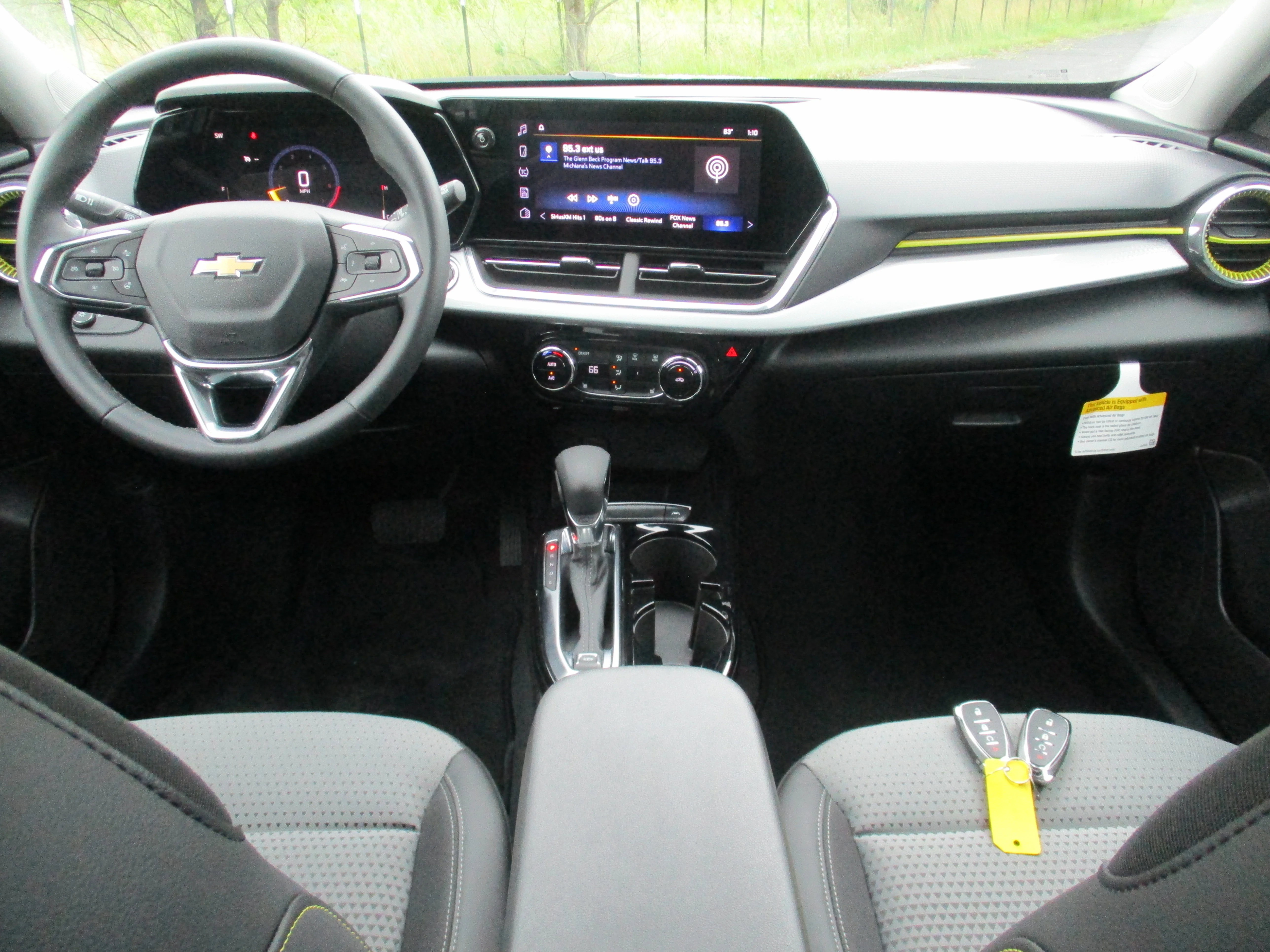 Used 2025 Sterling Gray Metallic Chevrolet LT FWD image 6