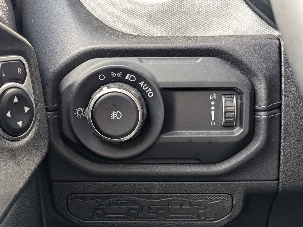 2025 Jeep Wrangler 4-Door Sahara - Photo 19