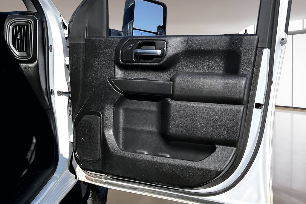 Used 2025 Summit White Chevrolet WT image 19