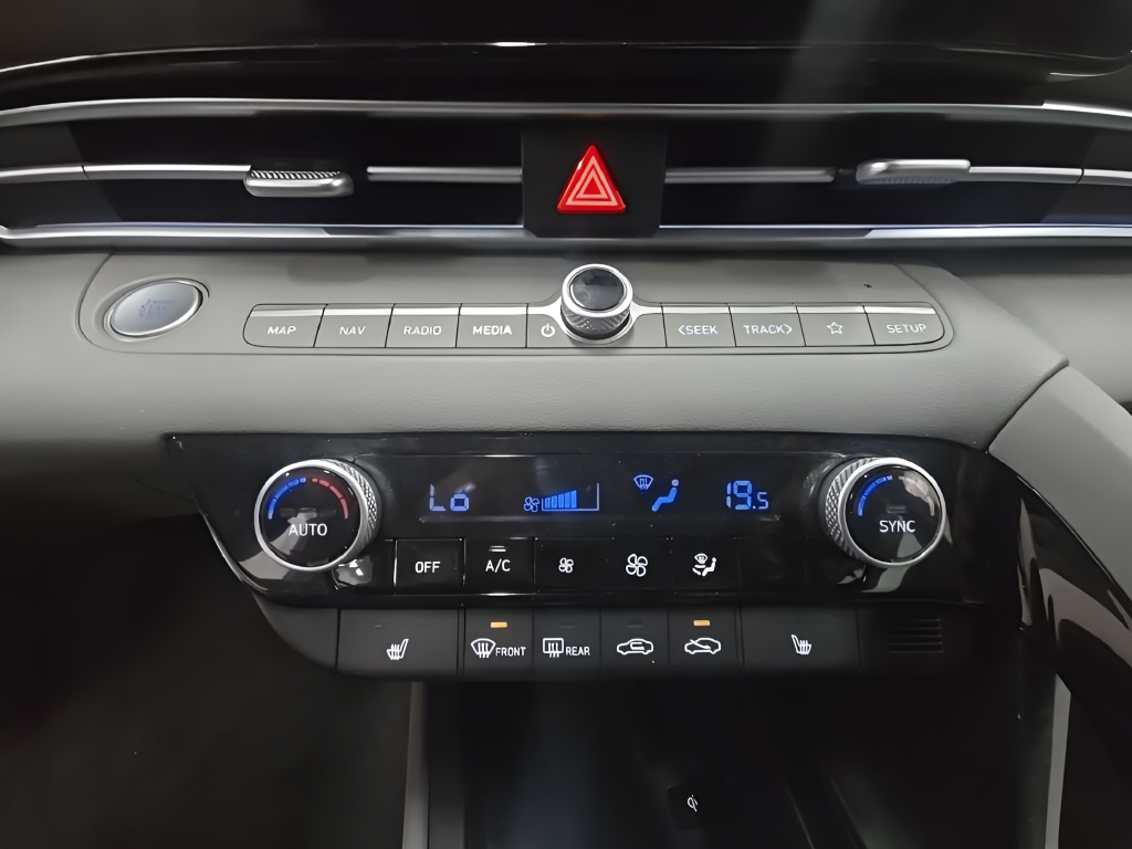Used 2025 Red Hyundai SEL Convenience image 34