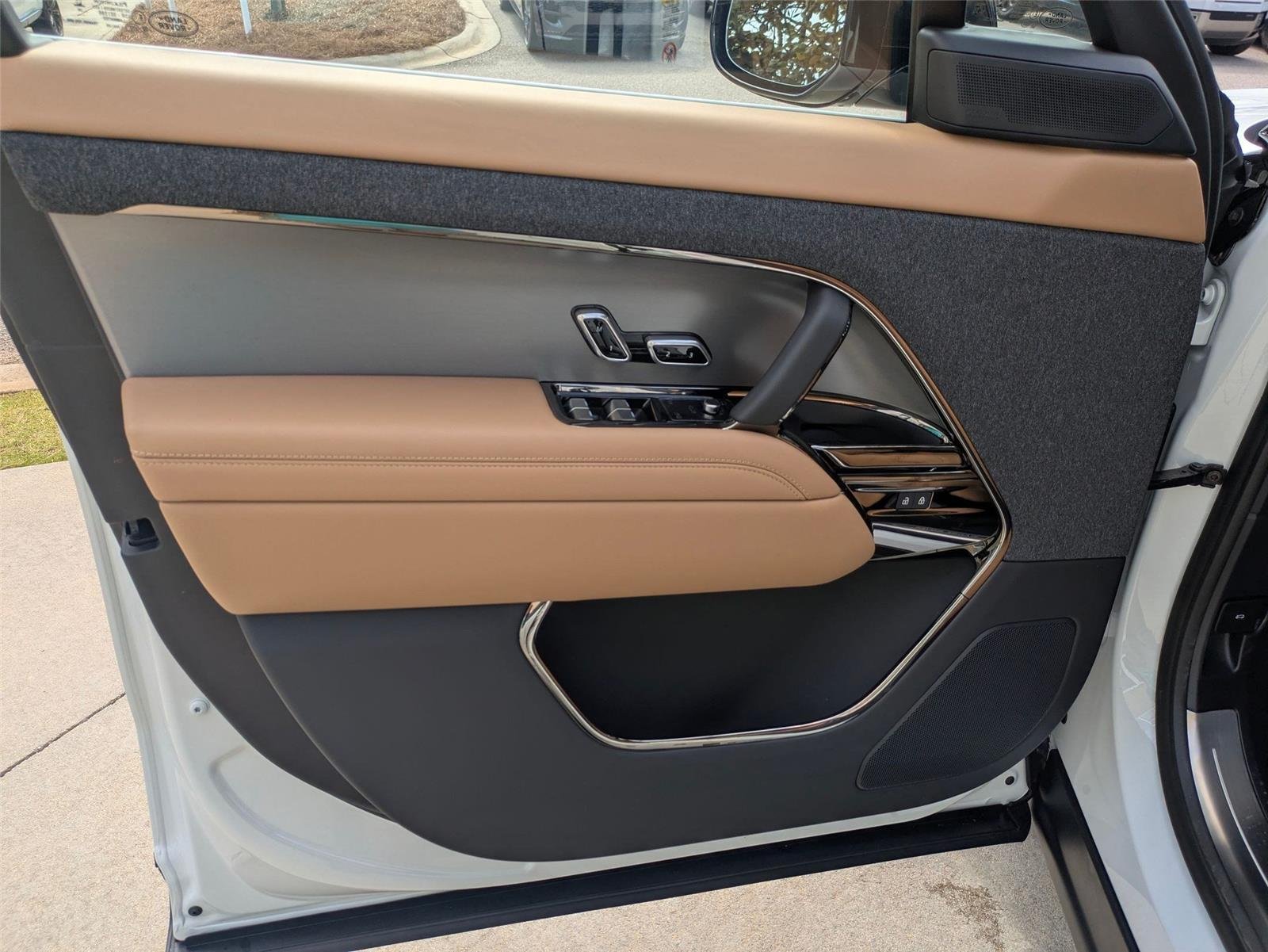 New 2026 Fuji White Land Rover SE image 11