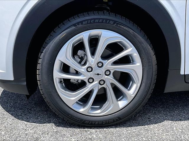 New 2027 Summit White Chevrolet LT image 7
