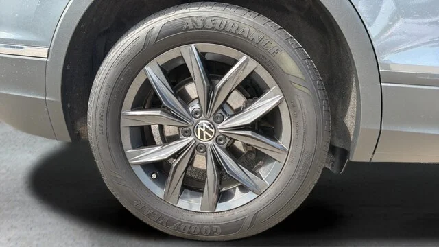 Used 2024 Platinum Gray Metallic Volkswagen 2.0T SE image 39