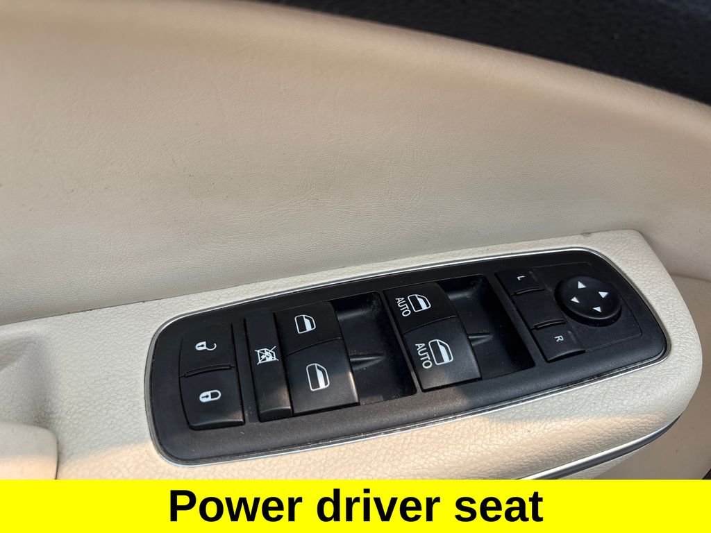 Used 2018 Silver Chrysler Limited image 20