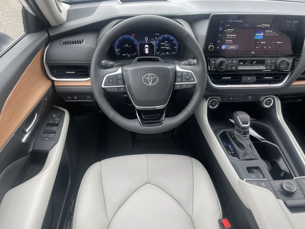 New 2026 Wind Chill Pearl Toyota Platinum image 14