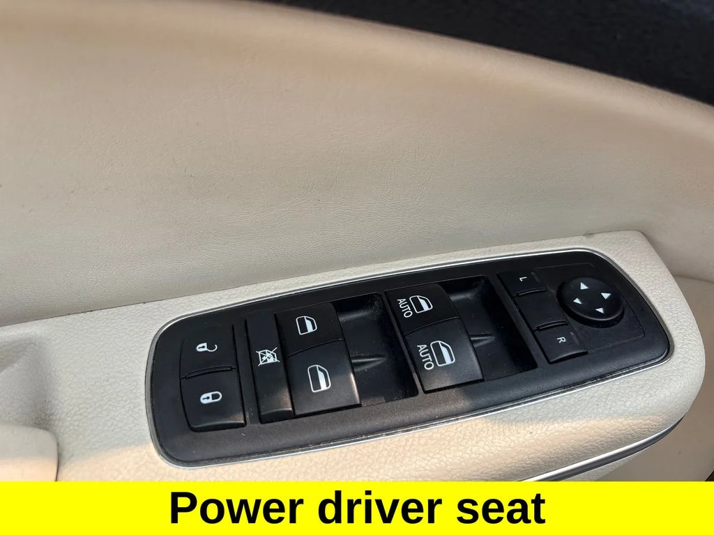 Used 2018 Silver Chrysler Limited image 20