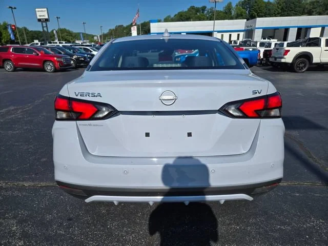 Used 2024 Gray Nissan SV image 7