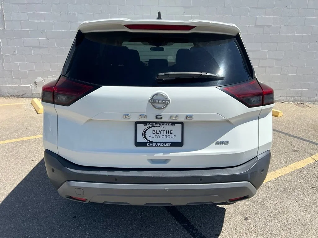 Used 2023 White Nissan S image 5