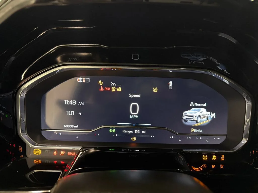 Used 2025 Summit White Chevrolet LT image 15