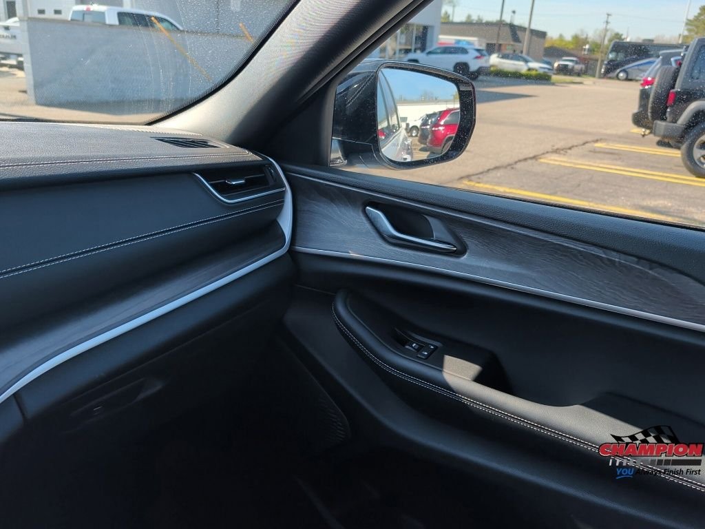 Used 2025 White Jeep Limited image 12