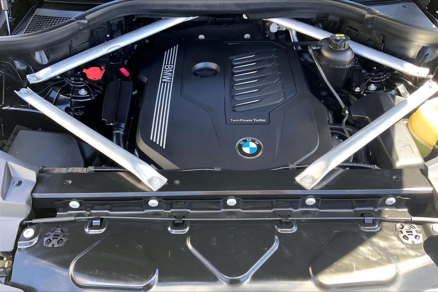 Used 2019 Black Sapphire Metallic BMW xDrive40i image 30