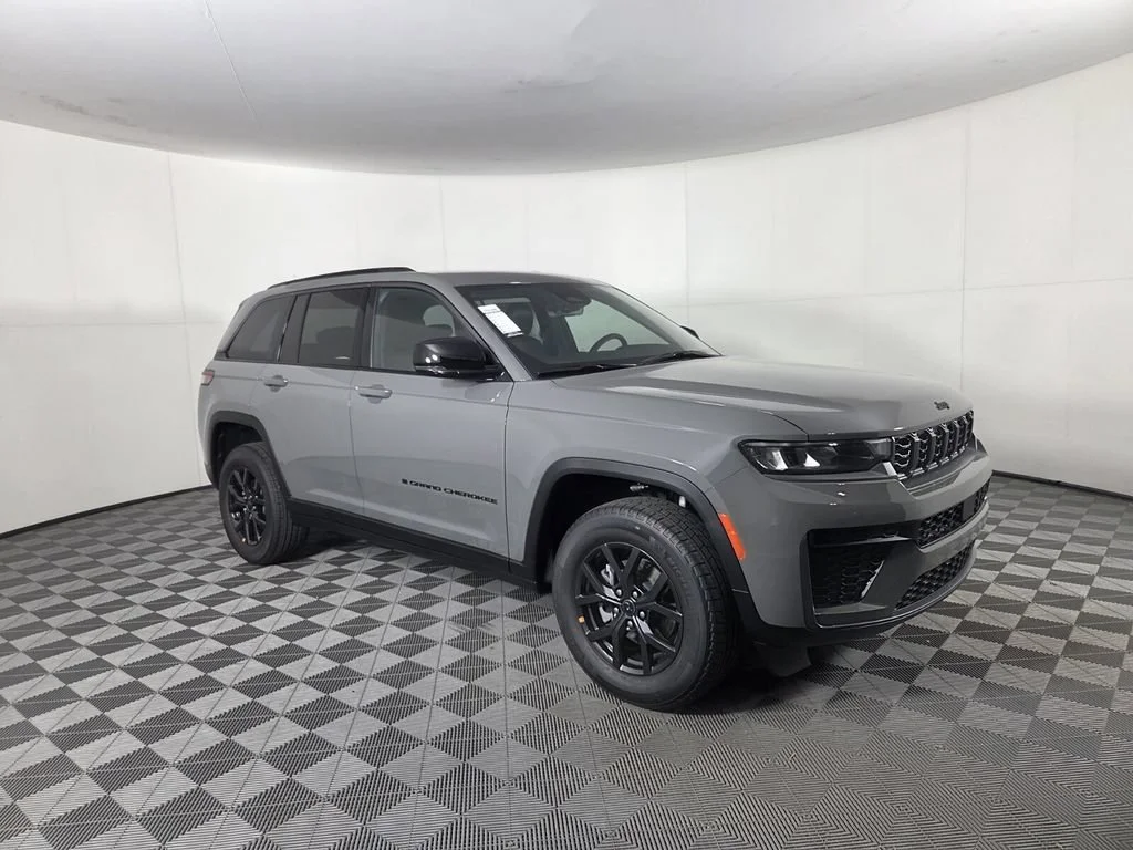 New 2027 Sting-Gray Clearcoat Jeep Laredo Altitude image 2