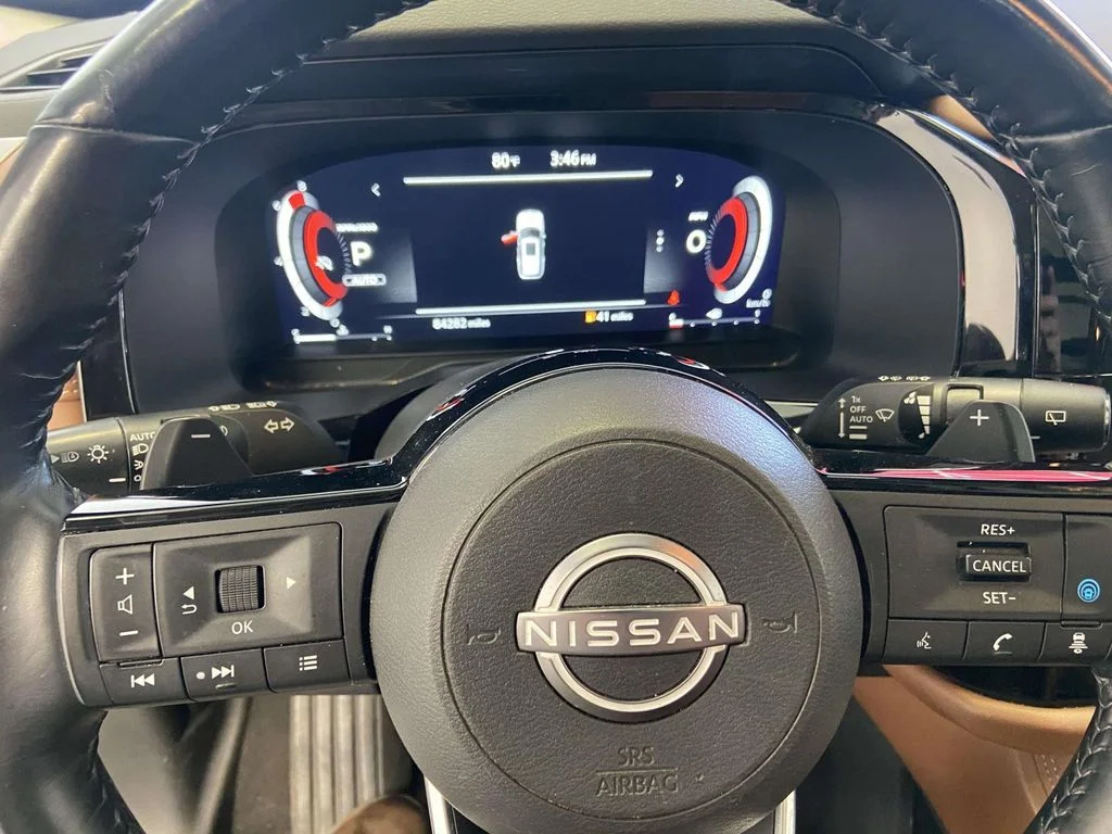 Used 2023 White Nissan Platinum image 26