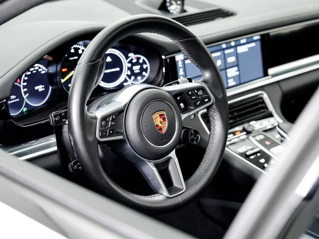 Used 2019  Porsche 4 image 9