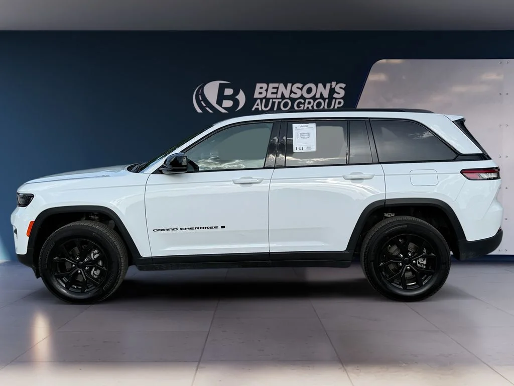 Used 2025 White Jeep Altitude image 2
