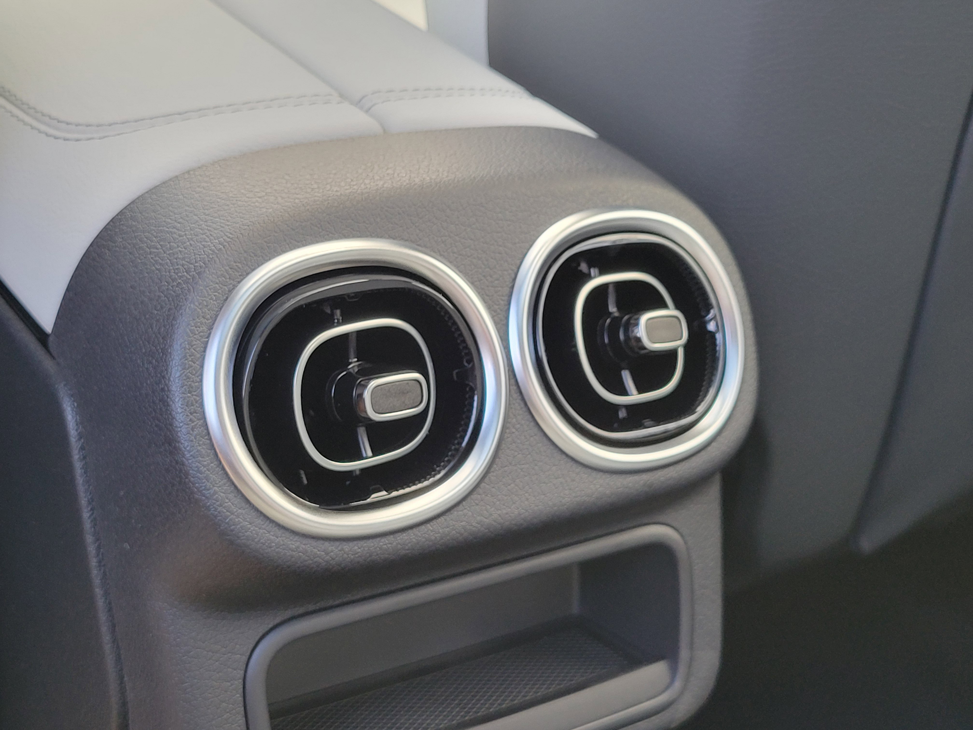 New 2026 Cirrus Silver Metallic Mercedes-Benz GLC 300 image 93