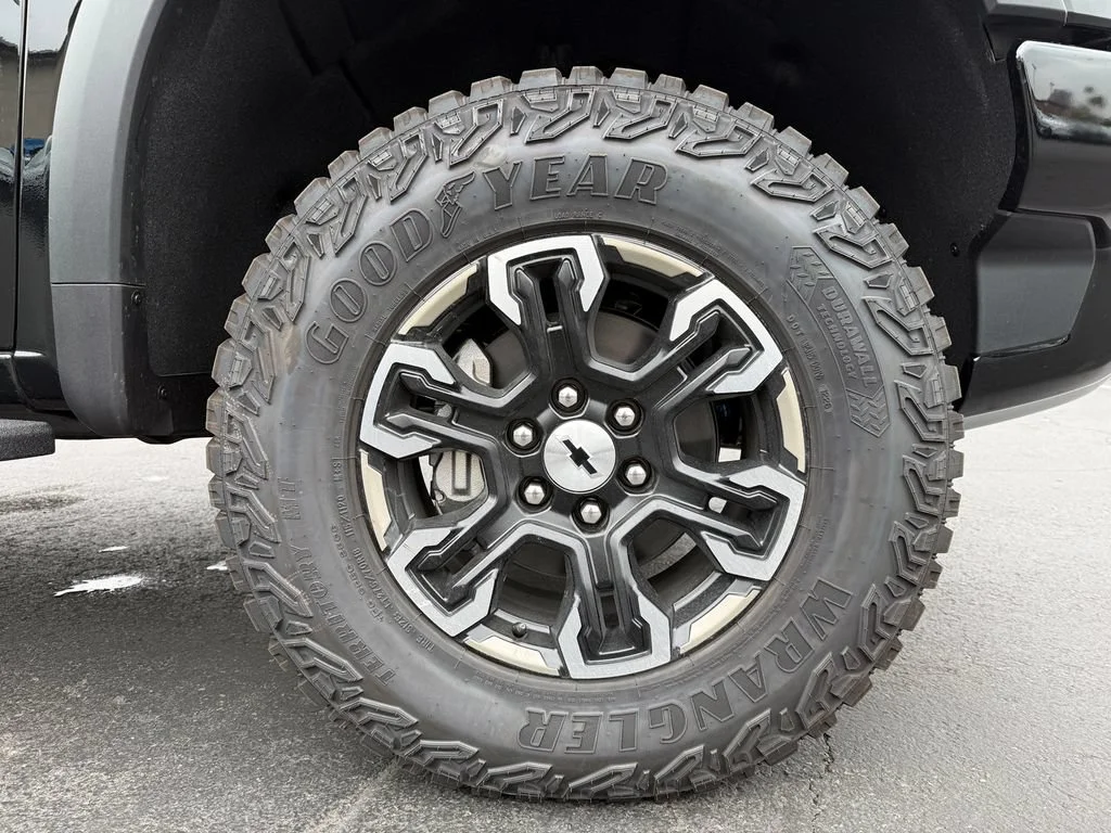 2026 Chevrolet Silverado 1500 ZR2 - Photo 8