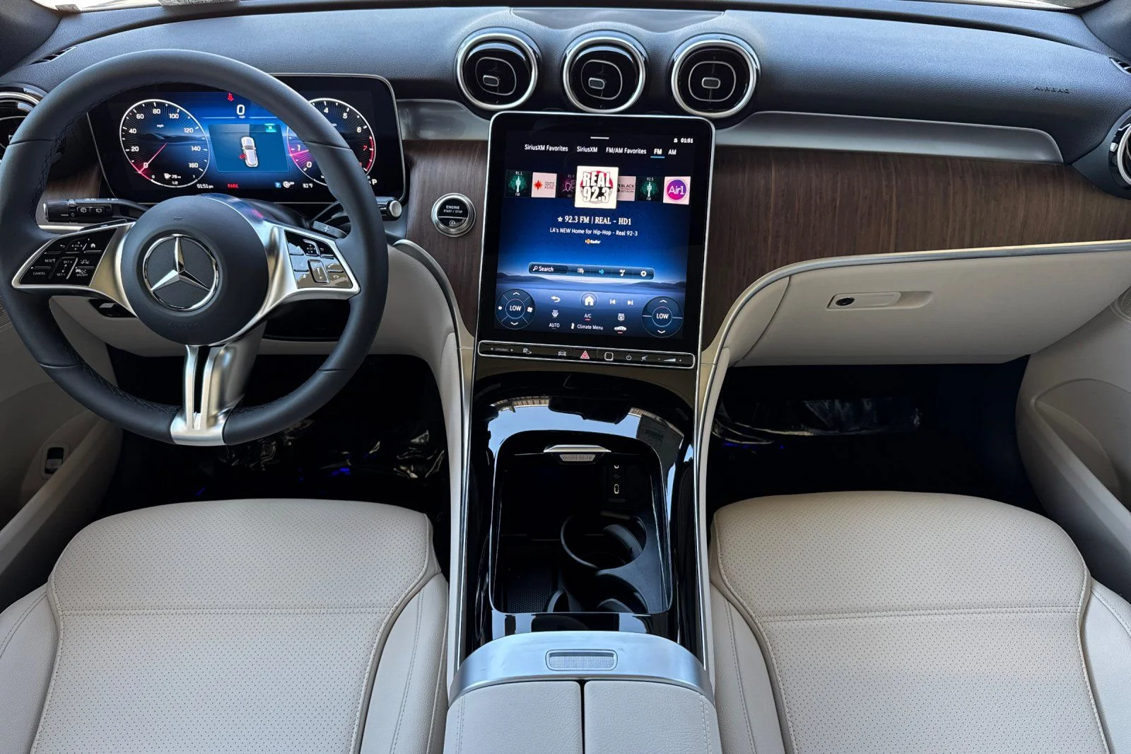 New 2027 Polar White Mercedes-Benz GLC 300 image 10
