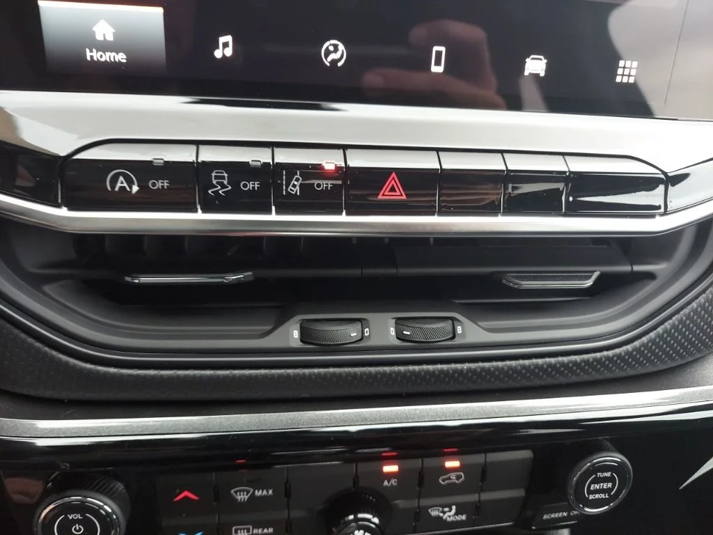New 2026 Hydro Blue Pearlcoat Jeep Latitude image 29