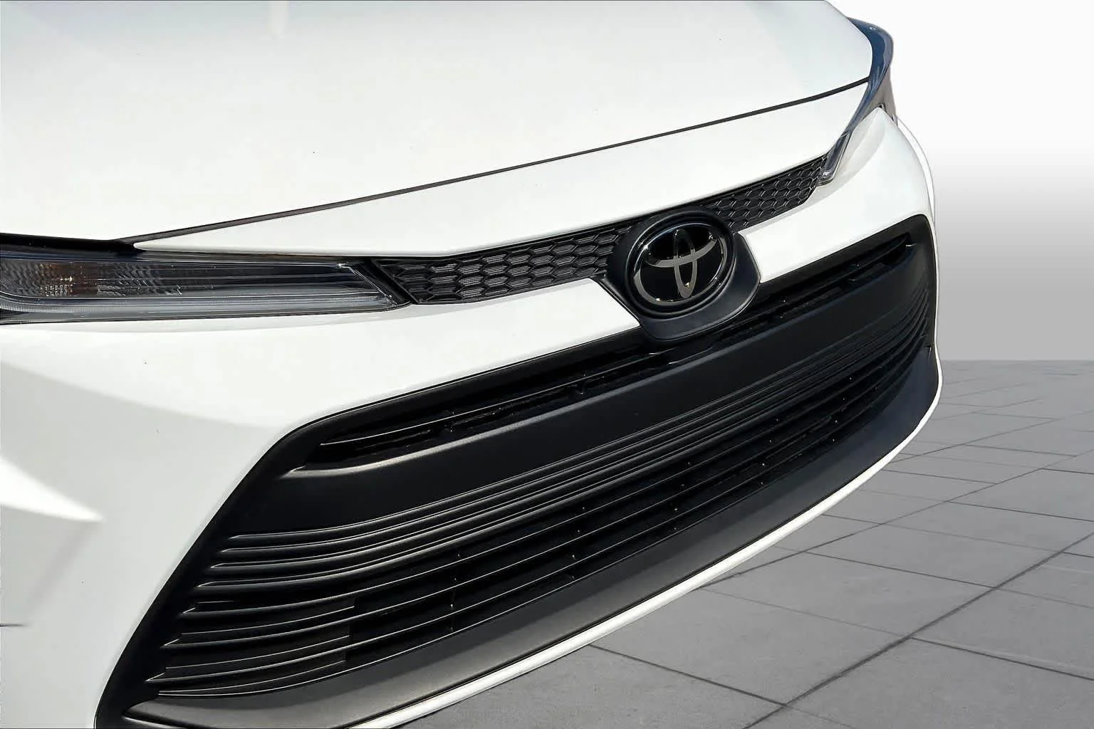 Used 2024 Ice Cap Toyota LE image 29