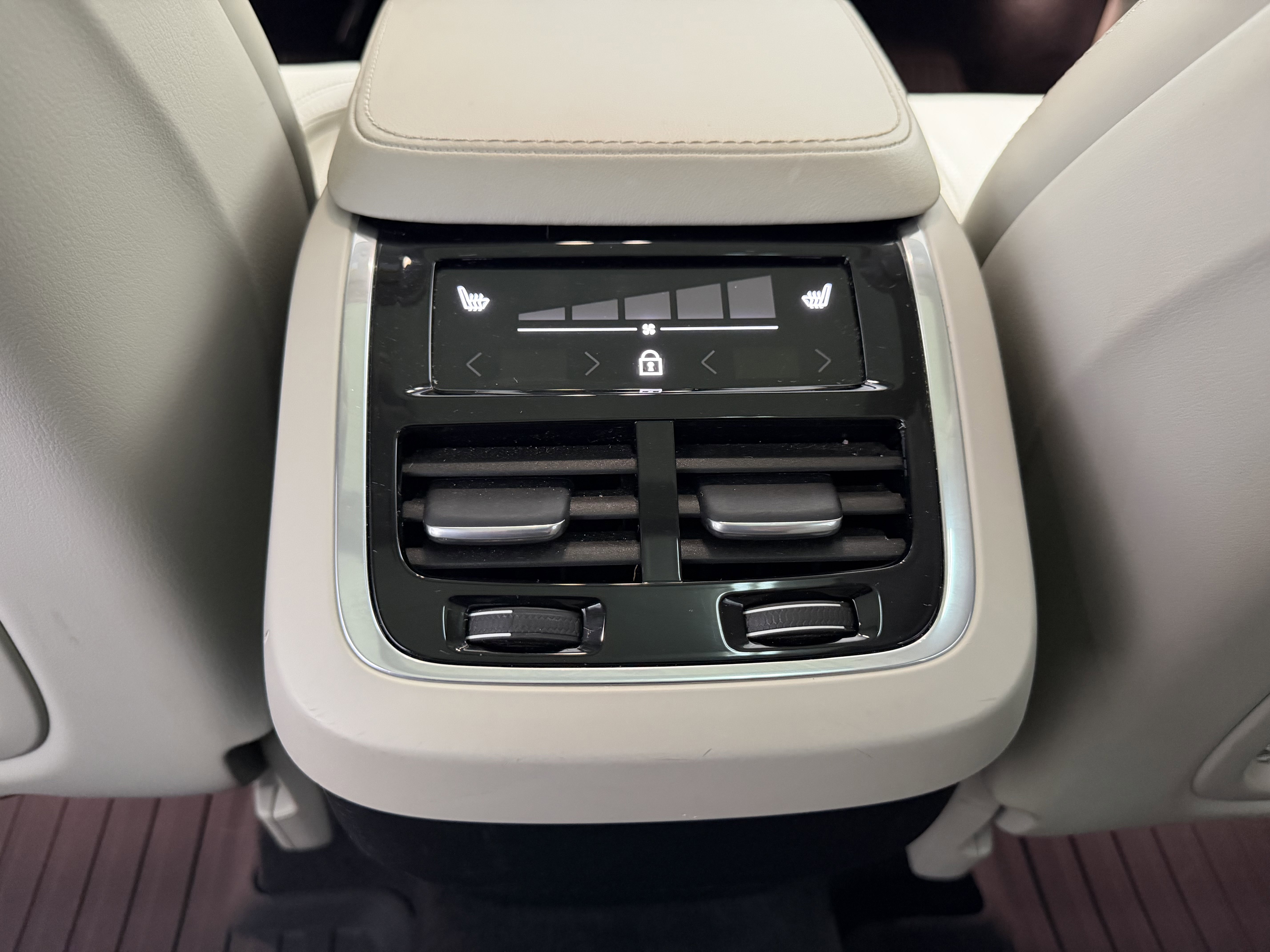2023 Volvo XC90 Ultimate - Photo 30