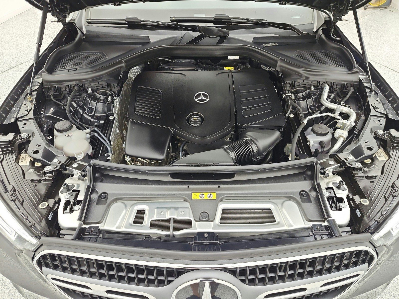 Certified Used 2026 Graphite Grey Metallic Mercedes-Benz GLC 300 SUV image 17