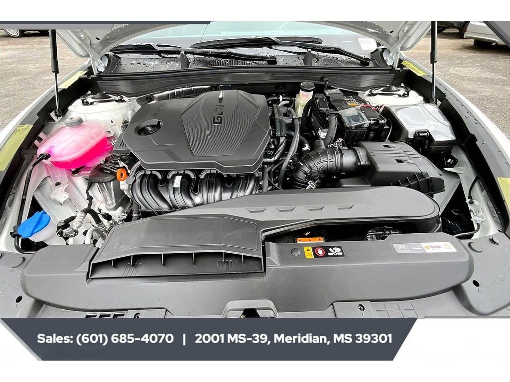 Used 2025 Serenity White Hyundai SE image 10