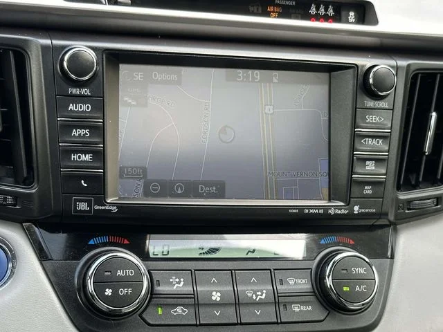Used 2018 Aqua Toyota Limited image 16
