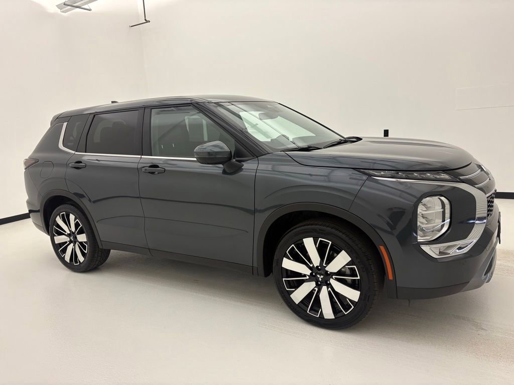 2025 Mitsubishi Outlander SE 2WD's photo
