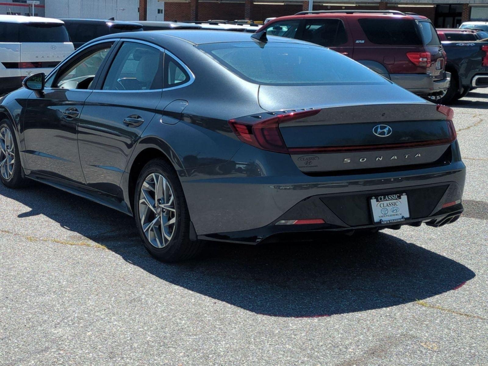 Used 2022 Portofino Gray Hyundai SEL image 3