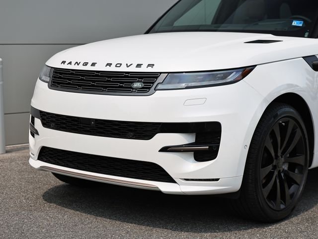 New 2026 Ostuni Pearl White LAND ROVER Dynamic SE image 2
