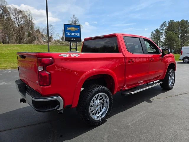 Used 2025 Red Chevrolet LT image 8