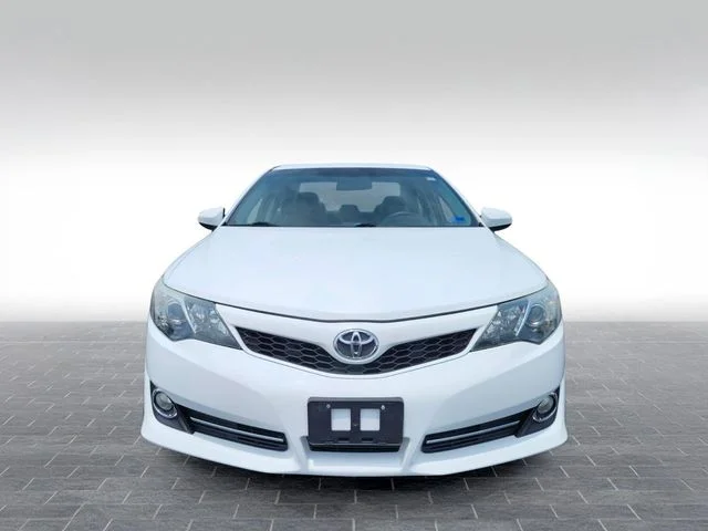 Used 2014 White Toyota SE image 2