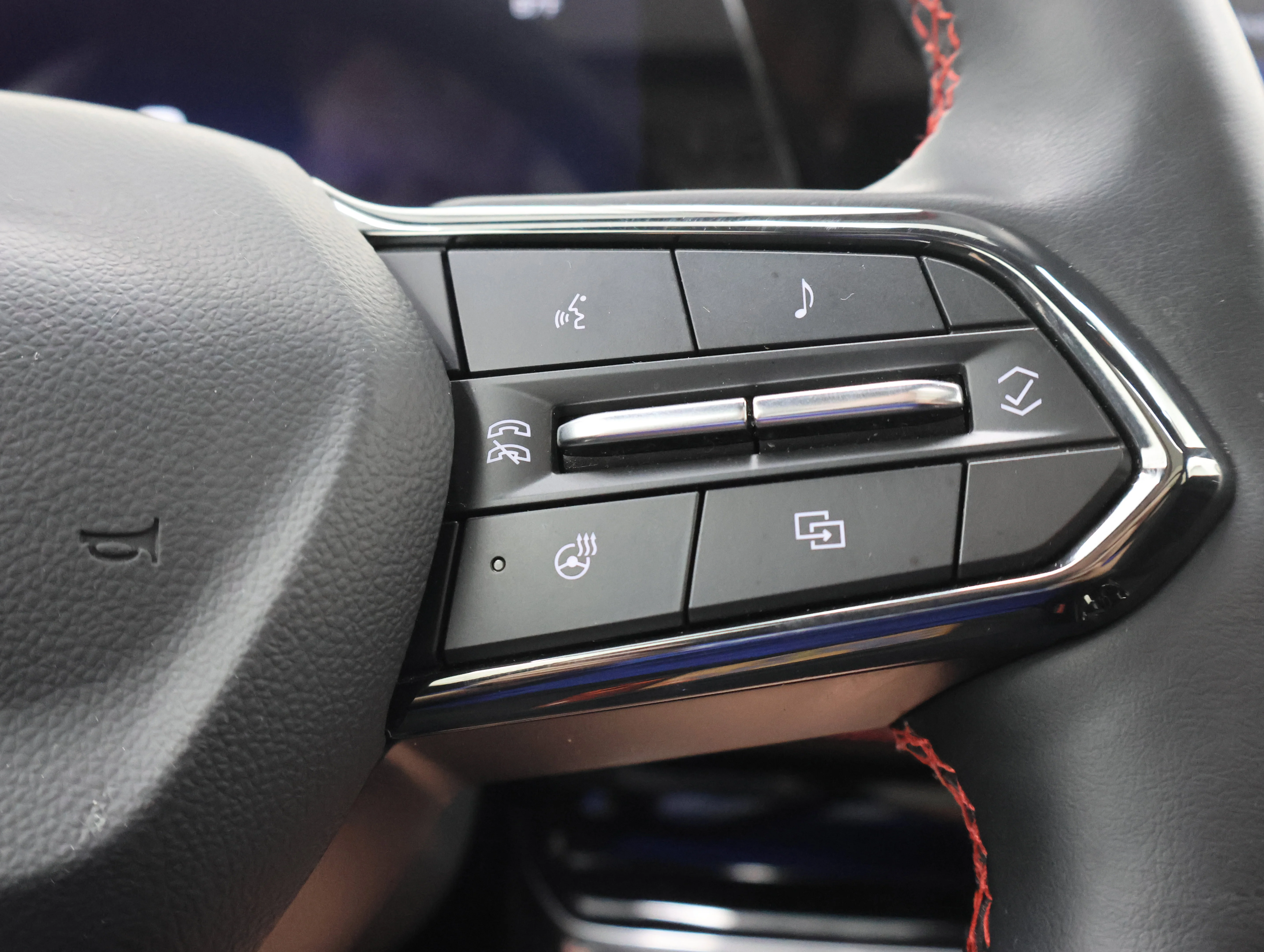 Used 2025 Reef Blue Metallic Chevrolet RS image 14