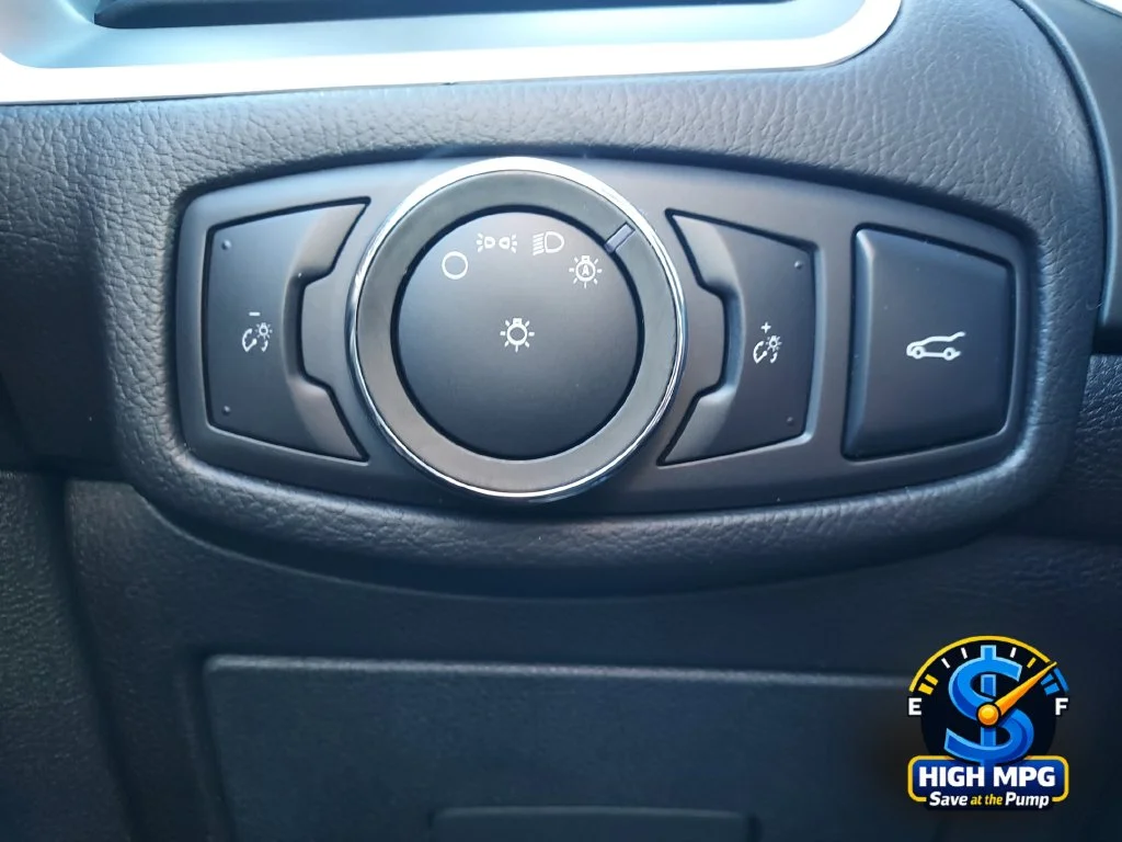 Used 2015 Gray Ford SEL image 9