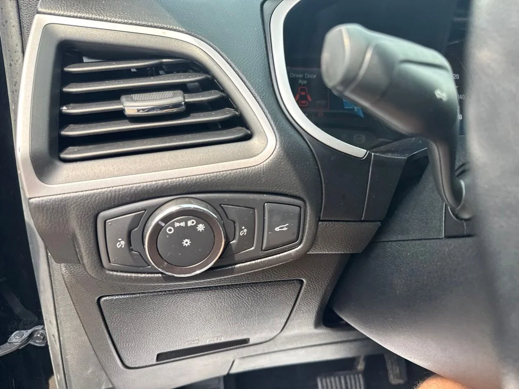 Used 2018 Shadow Black Ford SEL image 16