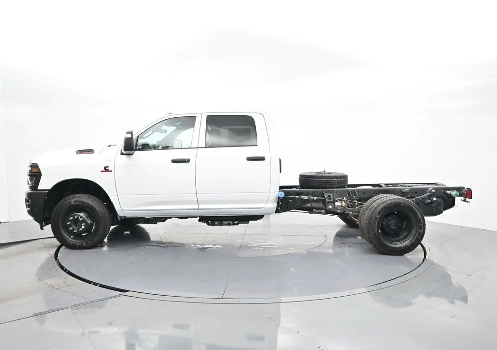 2026 RAM 3500 Chassis Tradesman - Photo 10