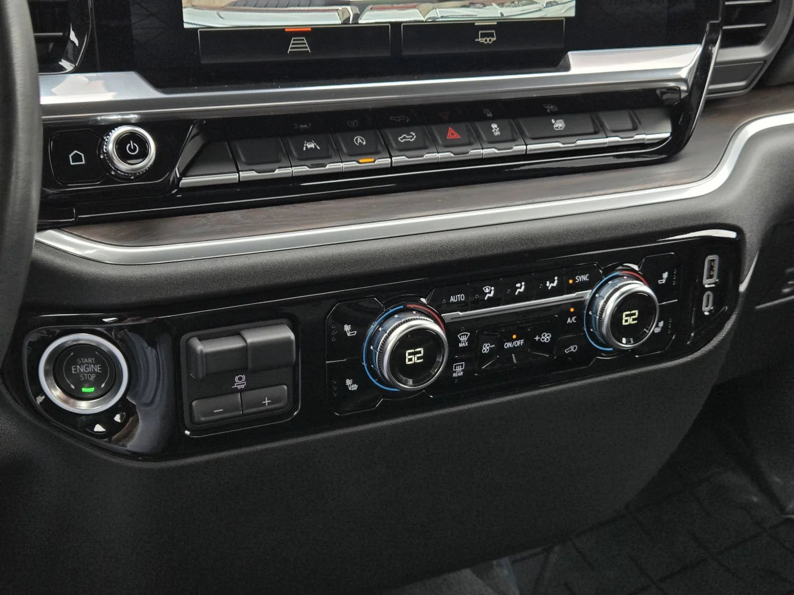Used 2025 Summit White GMC SLT image 16