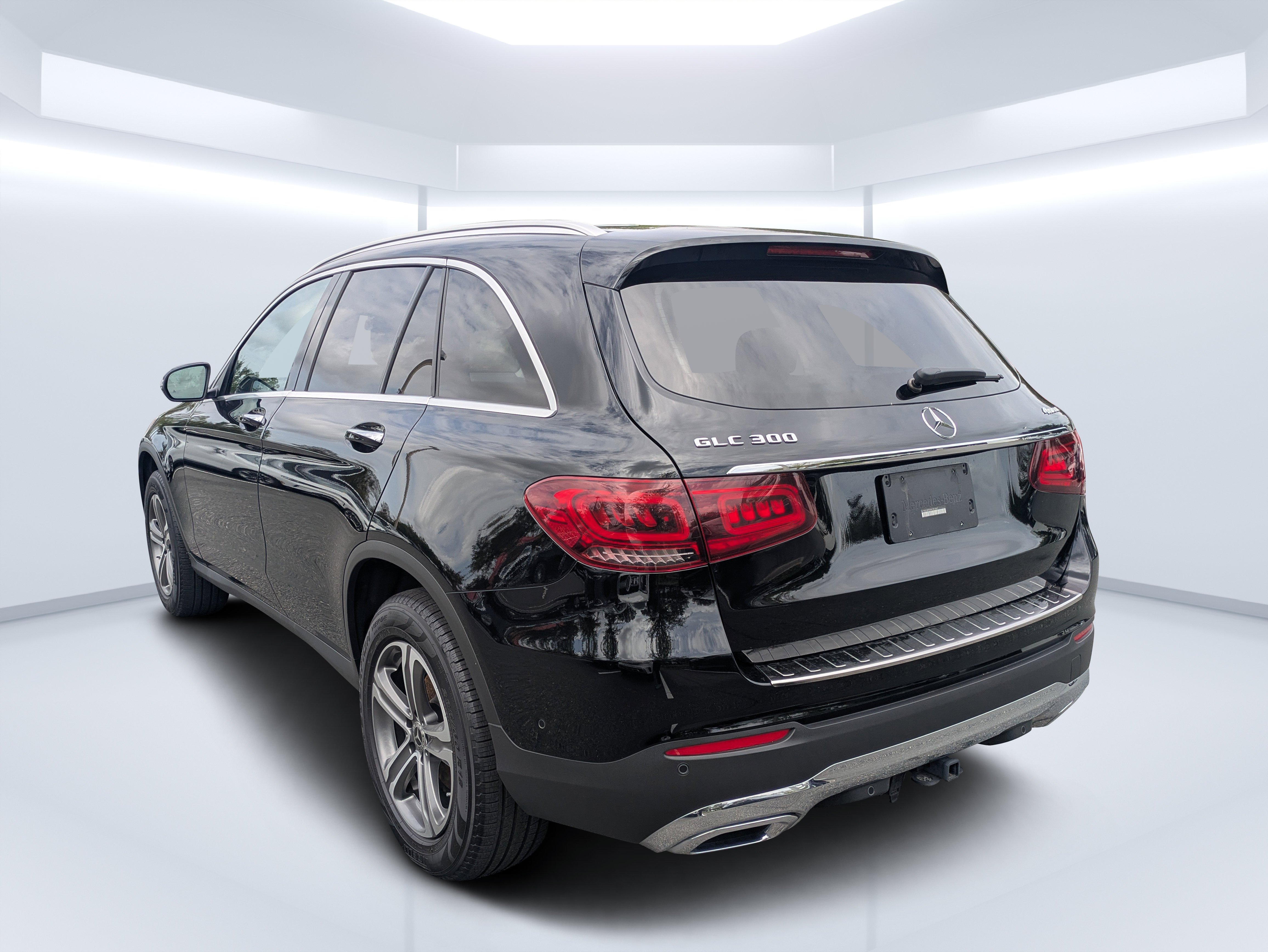 Certified Used 2022 Black Mercedes-Benz GLC 300 image 5