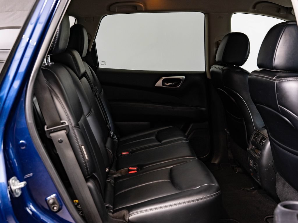 Used 2018 Caspian Blue Nissan SL image 41