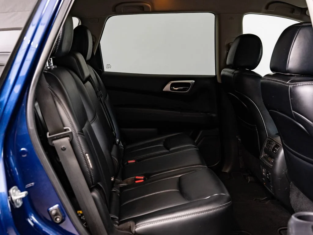 Used 2018 Caspian Blue Nissan SL image 41