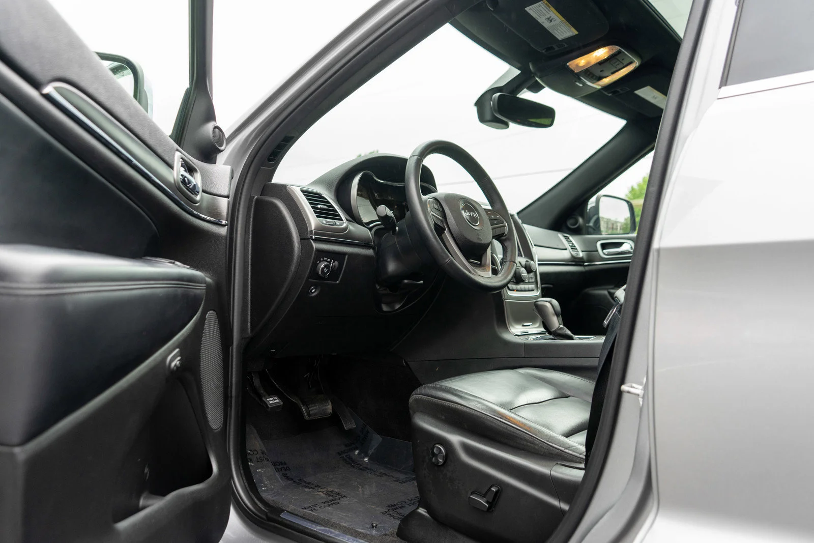 Used 2018 Billet Silver Metallic Clearcoat Jeep Limited image 14