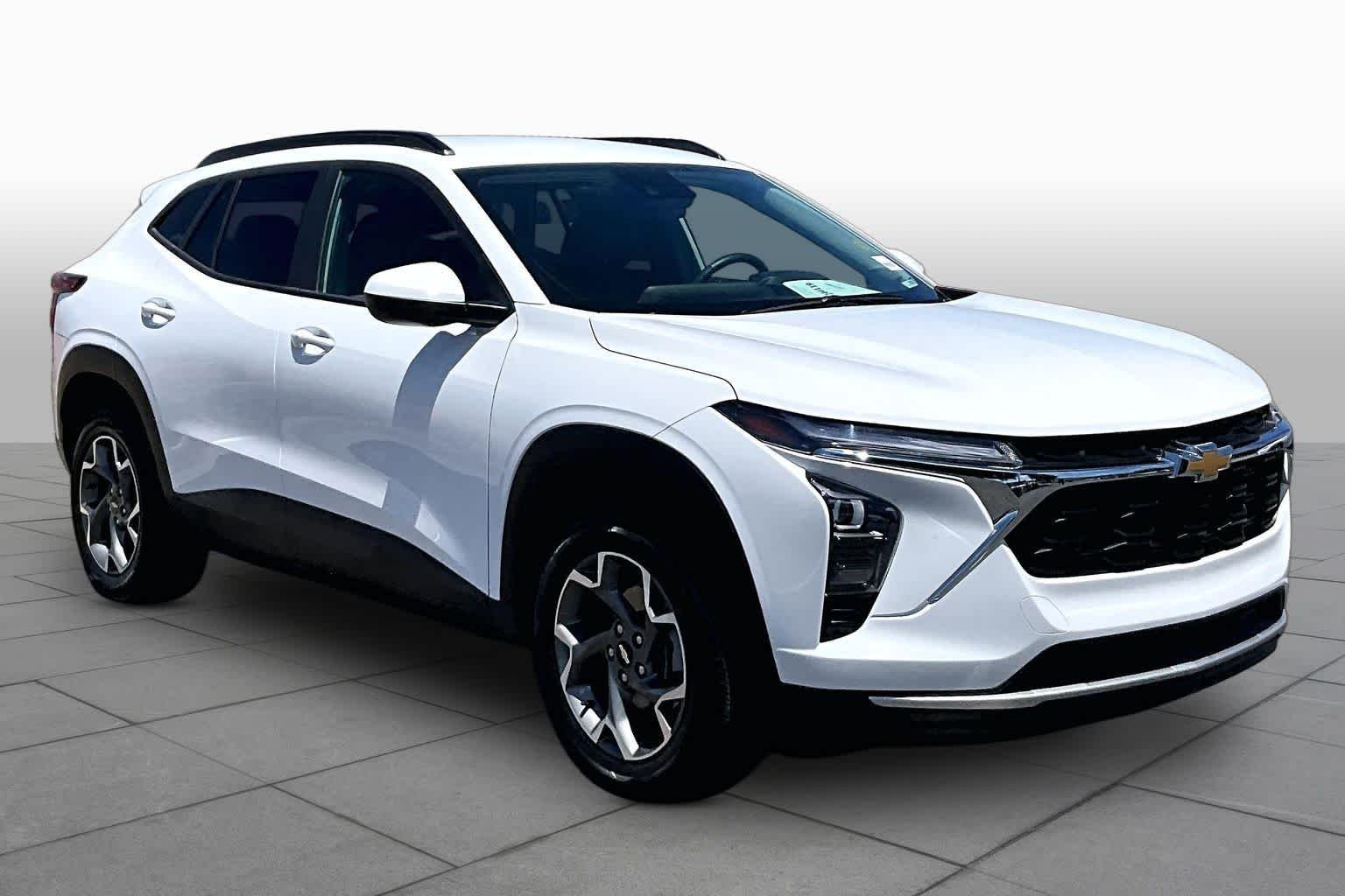 Used 2025 Summit White Chevrolet LT image 3