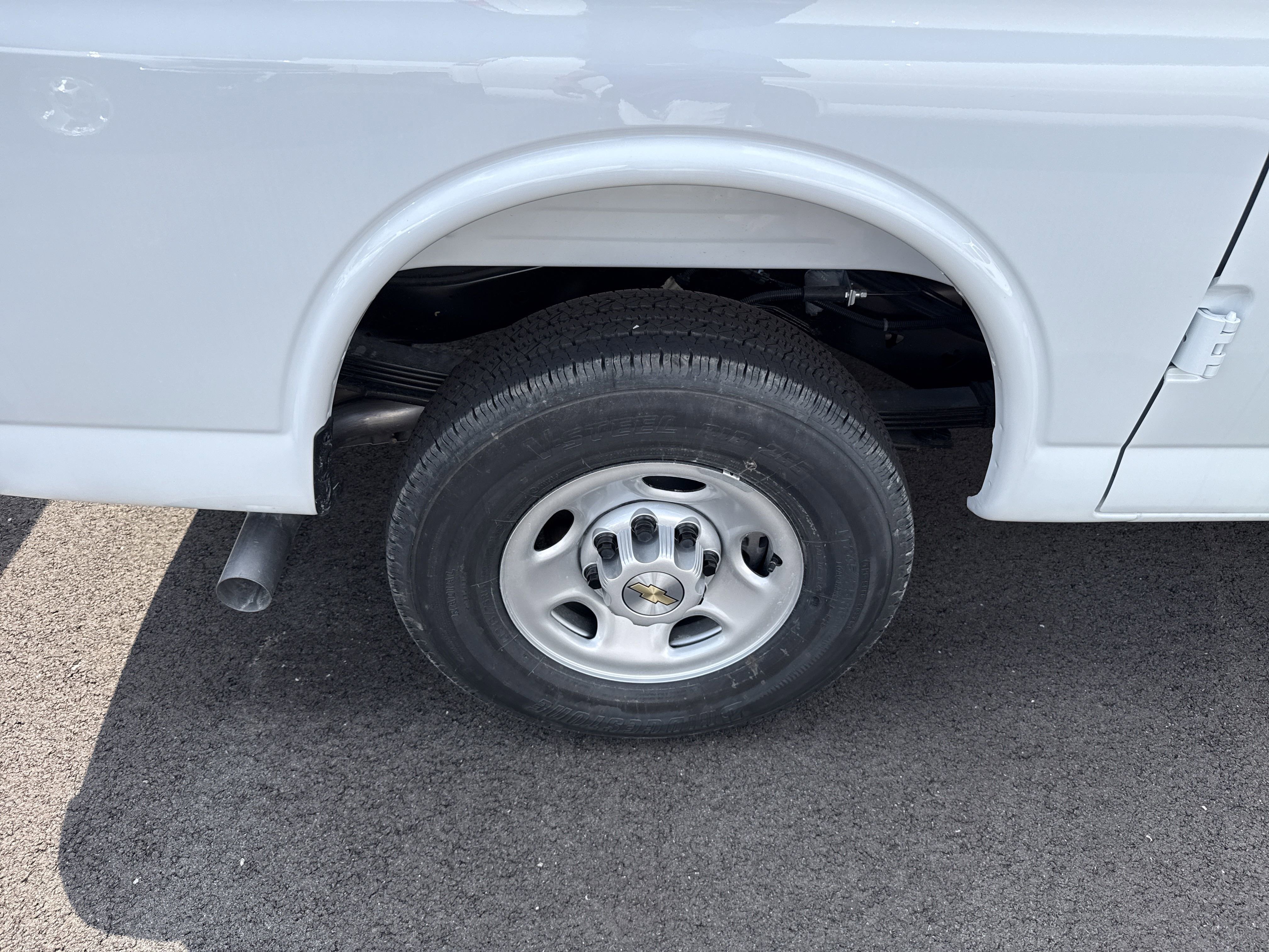 2025 Chevrolet Express Cargo Work Van - Photo 8