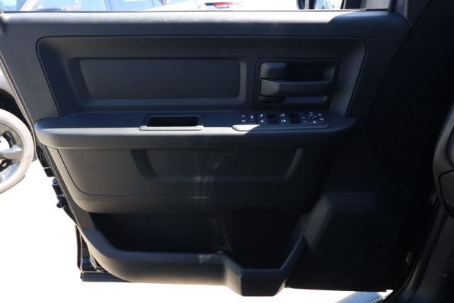 New 2026 Diamond Black Crystal Pearl-Coat Exterior Paint RAM Tradesman image 21