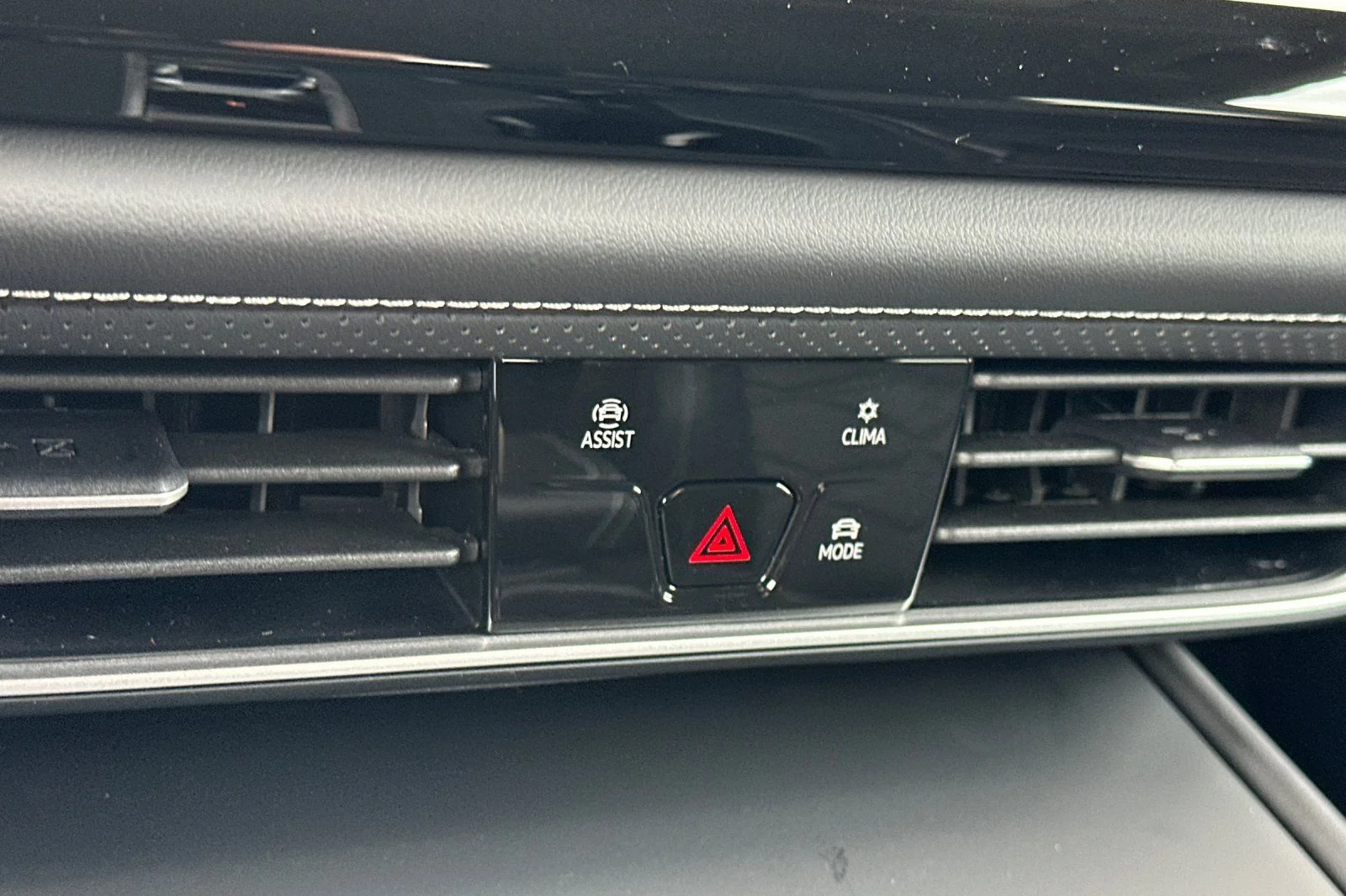 New 2026 White Volkswagen 2.0T SE image 20